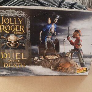 MODEL KIT JOLLEY ROGER GLOWS IN DARK